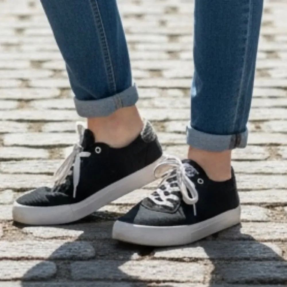 Roxy Black Surf Sneakers